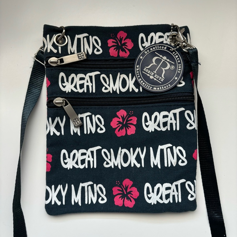 Robin Ruth passport bag
